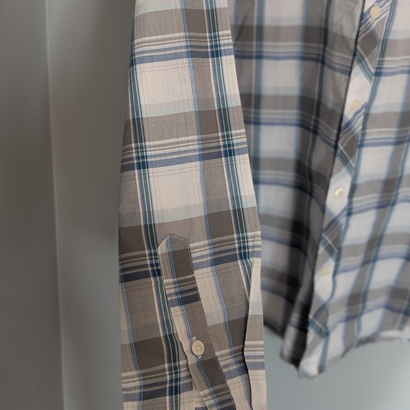 Quiksilver Men's XL Casual Blue‎ and Gray Plaid Button Up Shirt - Picture 4 of 5